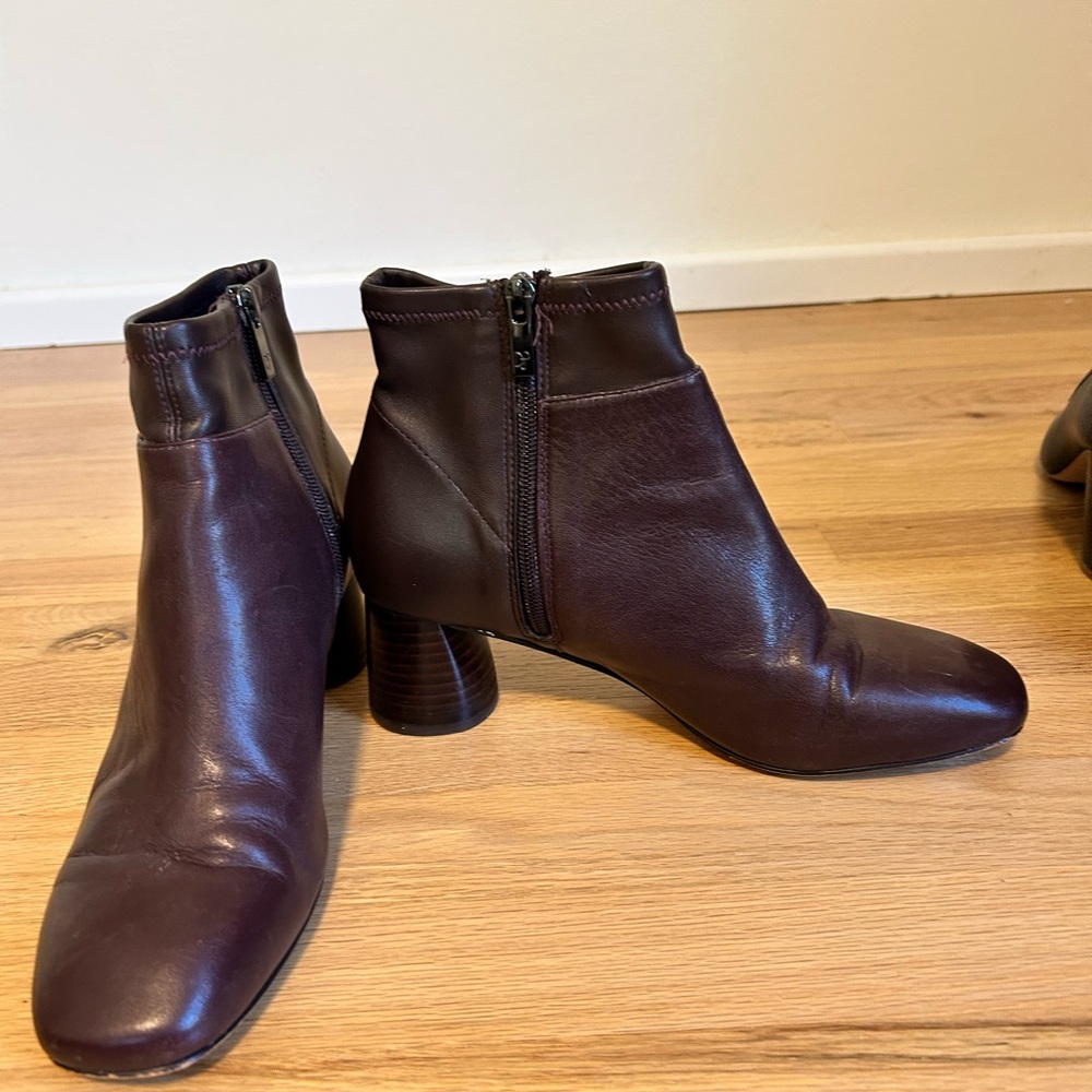 Donald J. Pliner Burgundy Ankle Booties Size 9M